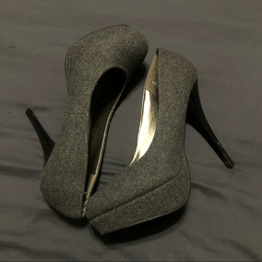 Mossimo heels in color gray, size 9.